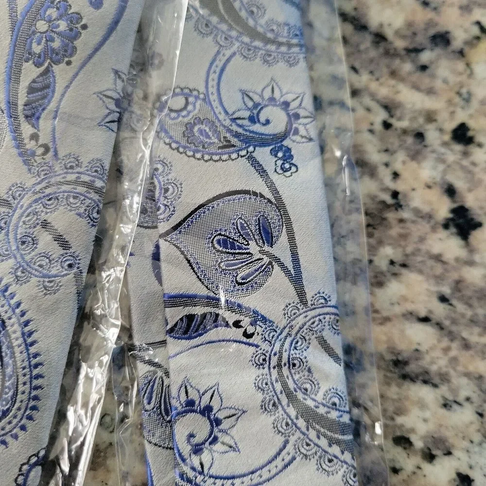Silver/blue‎ paisley tie Tom James Mens